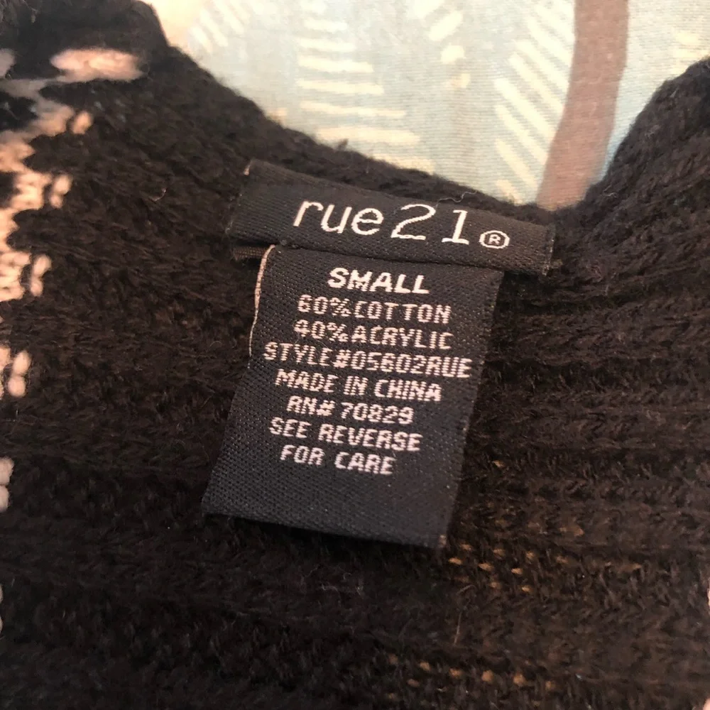 6 FOR $15 Rue 21 small sweater - Picture 4 of 4